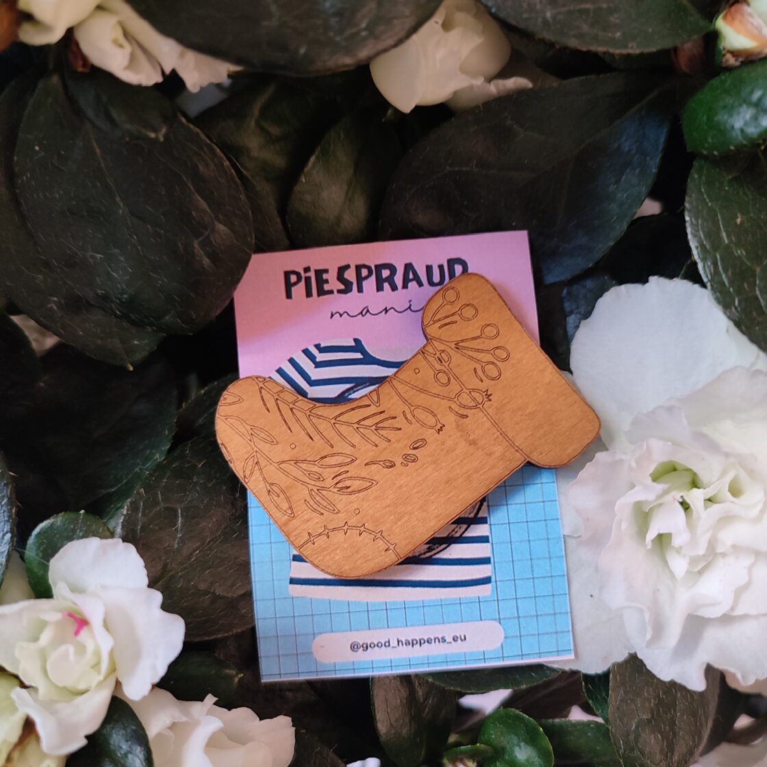 izkrāsojama koka piespraudīte - Zābaciņš