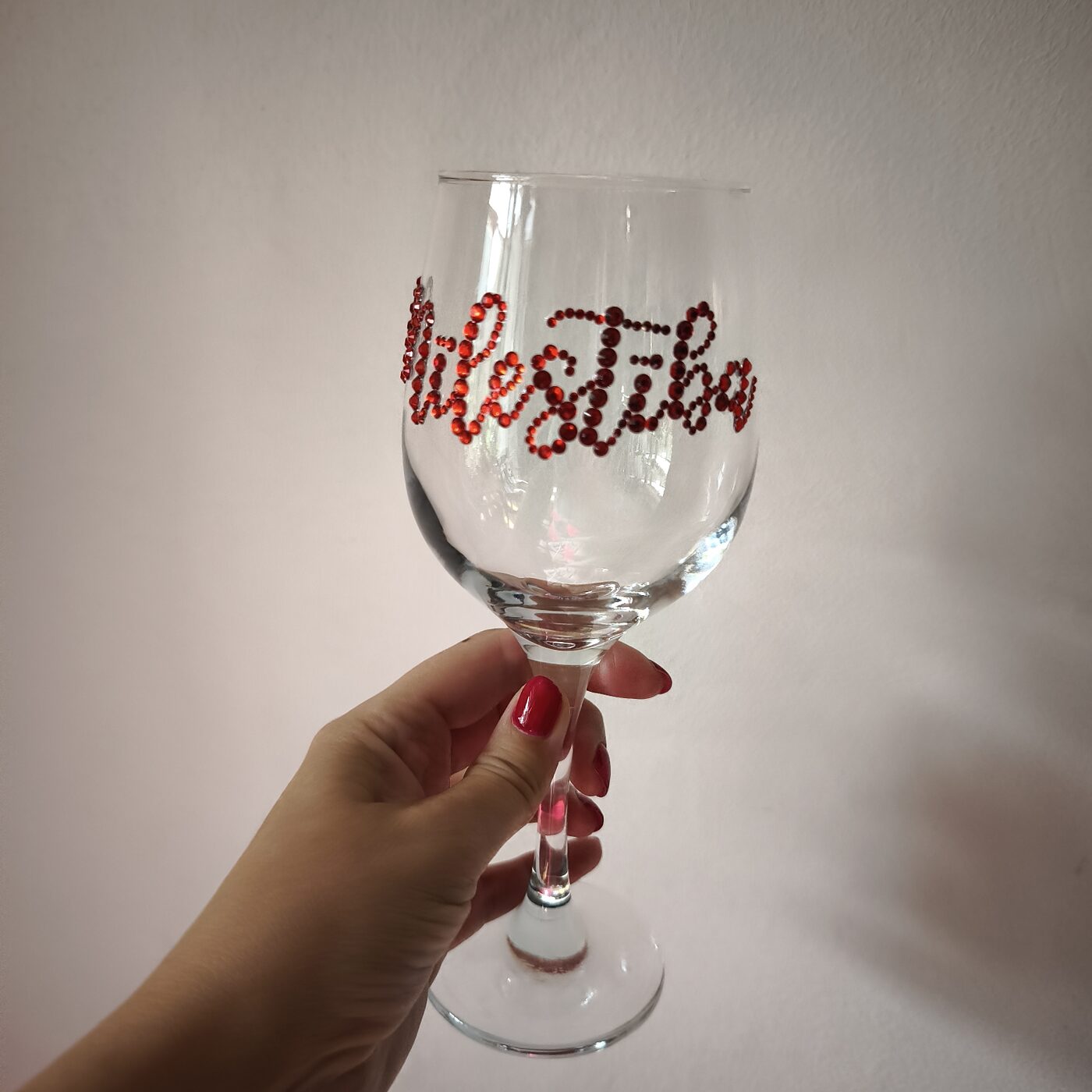 Vīna glāze ar "kristāliem" Mīlestība