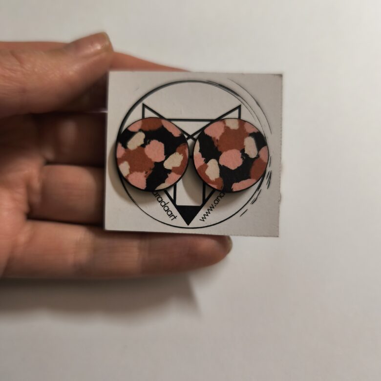 stud earrings pink black beige