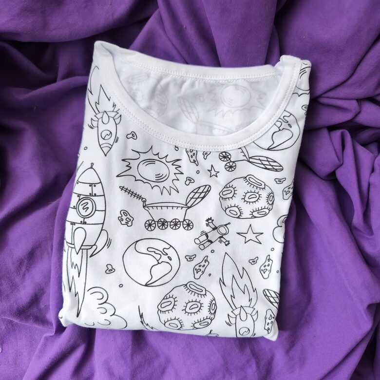 Izkrāsojams pidžamas krekliņš Kosmoss