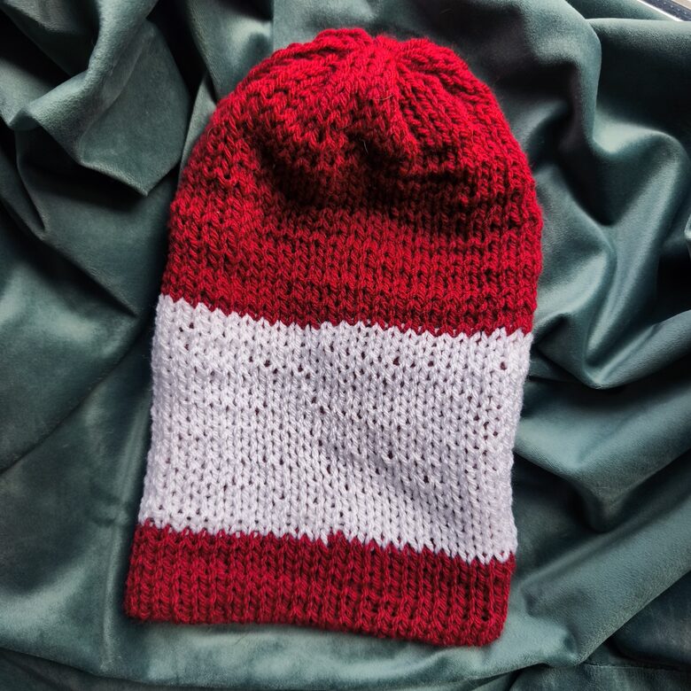 Cepure Sarkani balti sarkans Beanie