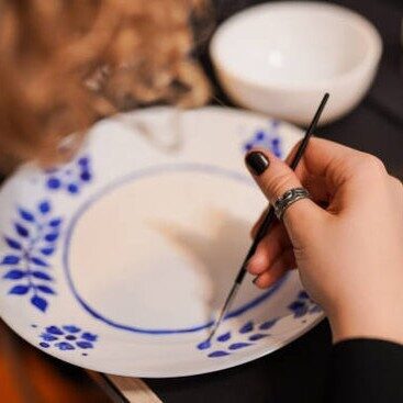 Porcelāna šķīvja apgleznošanas meistarklase 