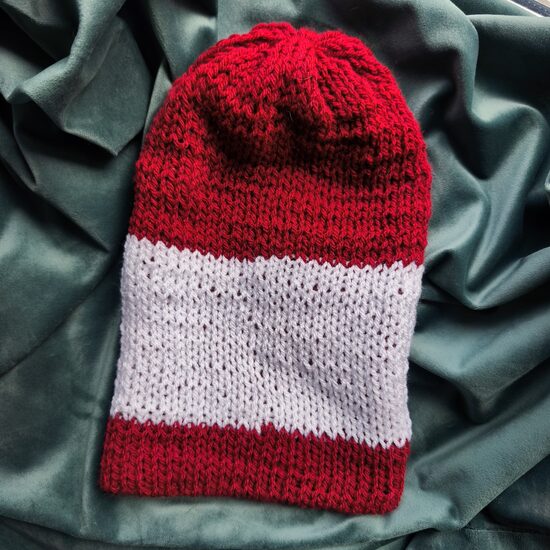 Cepure Sarkani balti sarkans Beanie