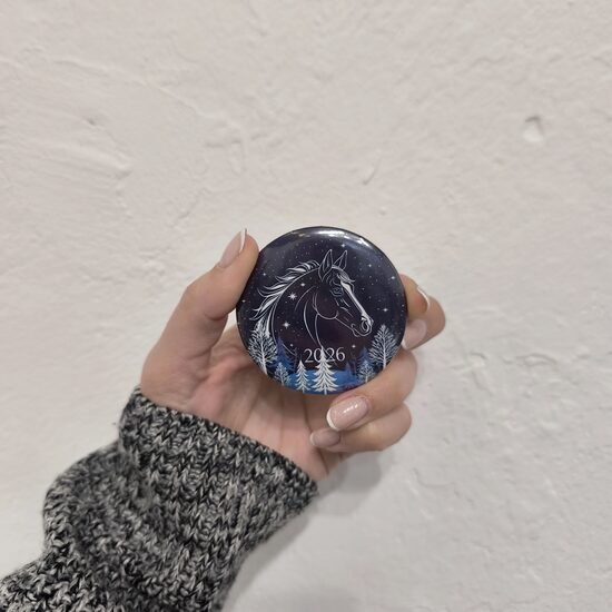 Mazs spogulītis Zirga gads