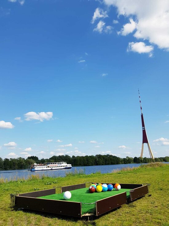 Izbraukuma dārza - "kāju" biljards