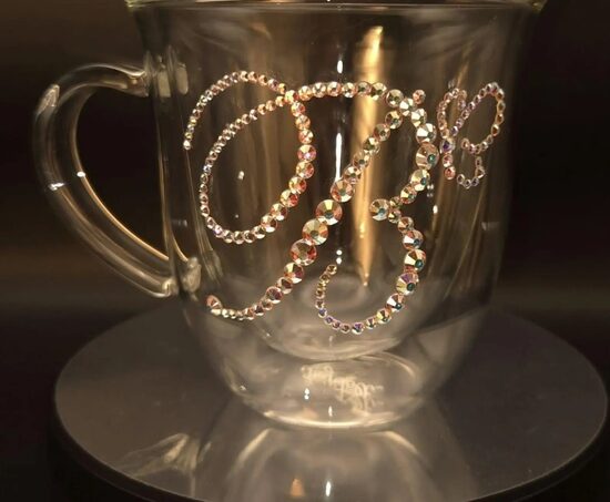 Meistarklase krūzes izdaiļošana ar kristāliem 