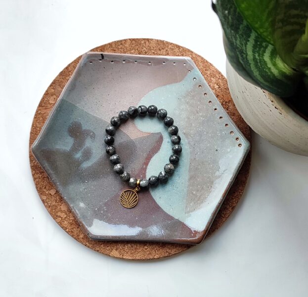Grey-black labradorite bracelet with palm leaf pendant