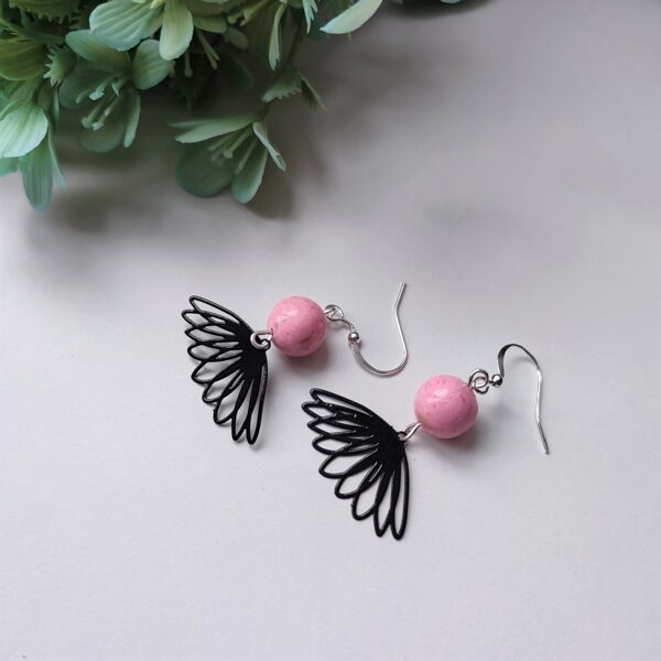 Melni vēdeklīši ar rozā akmeņiem