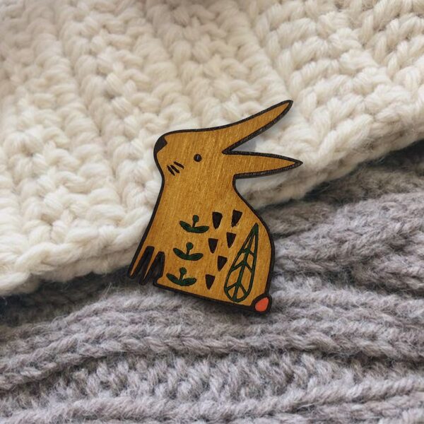 Coloring wooden pin - Bunny painted