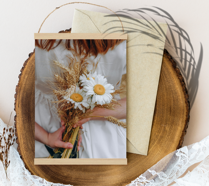 Sienas dekors White and yellow daisy flower and wheat