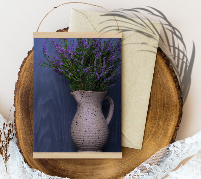 #lavandas krūzē uz zila fona  #violets