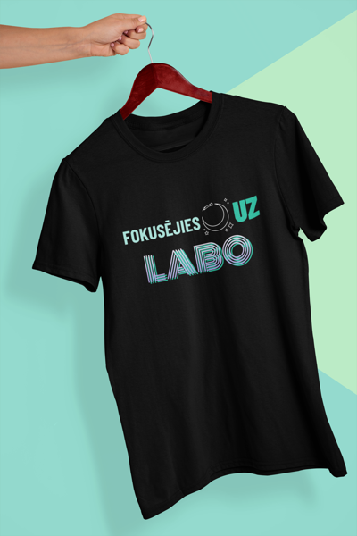 Unisex t-krekls fokusējies uz labo